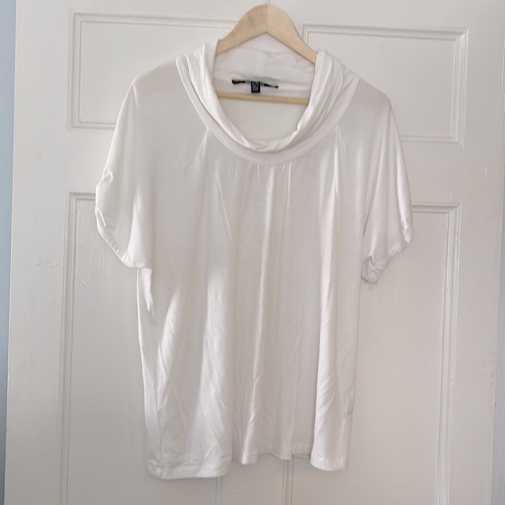 Coupe Collection.  beautiful detail White T-shirt . Size XL